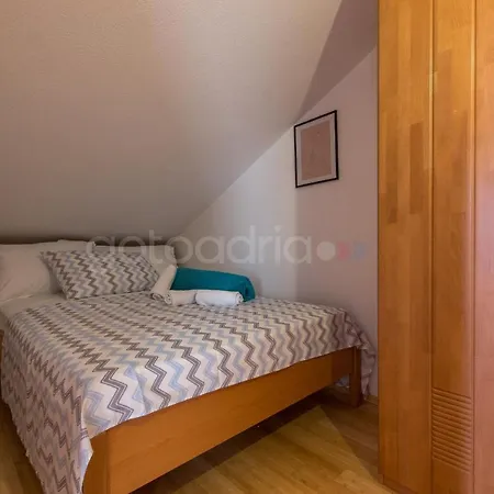 Seaview Duky * マカルスカ