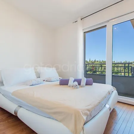 Seaview Duky * マカルスカ