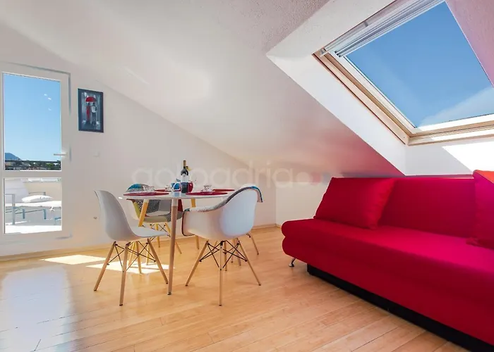 Seaview Duky Апартаменти Макарська