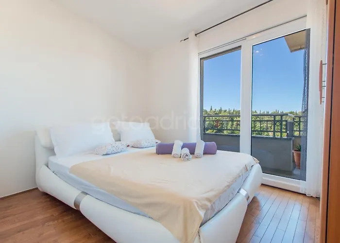 Seaview Duky * Макарська